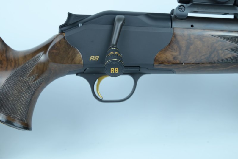 Taktische Kammergriffkugel Repetierkugel für Blaser R8 & R93 – Eichenlaub, Fischhaut & R8-Logo in Go – Bild 1