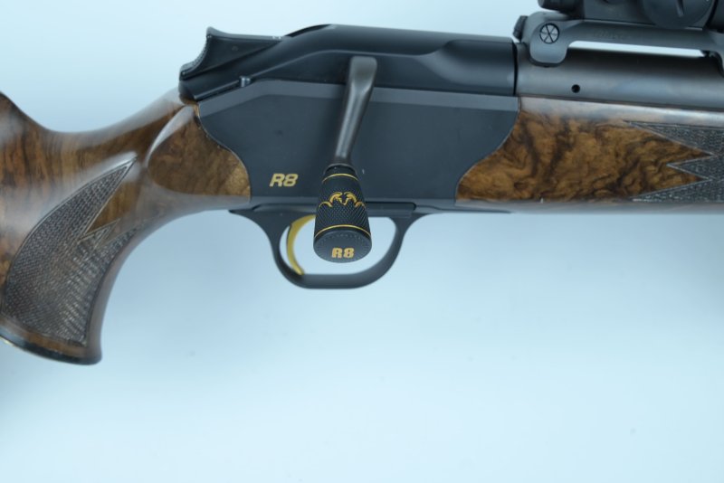 Taktische Kammergriffkugel Repetierkugel für Blaser R8 & R93 – Eichenlaub, Fischhaut & R8-Logo in Go – Bild 2