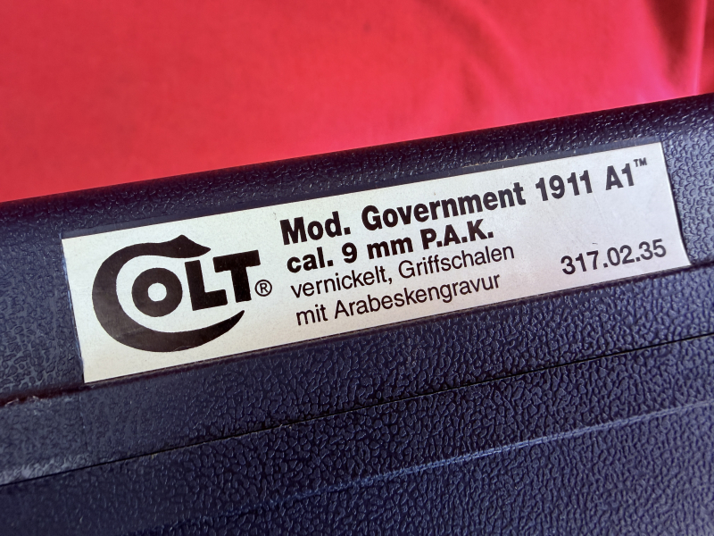 Colt Government 1911 A1, cal.: 9mm P.A.K vernickelt, Griffschalen m. Arabeskengravur – Bild 5