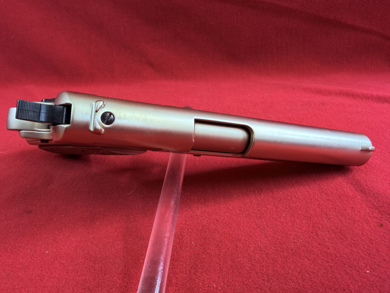 Colt Government 1911 A1, cal.: 9mm P.A.K vernickelt, Griffschalen m. Arabeskengravur – Bild 6