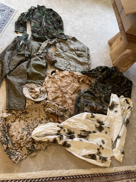 Militaria Jacken Hosen und Zubehör Konvolut – Bild 1
