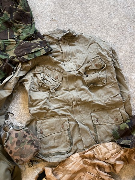 Militaria Jacken Hosen und Zubehör Konvolut – Bild 4