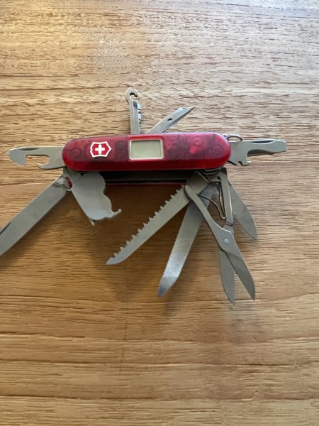 Victorinox Schweizer Taschenmesser mit Höhenmesser und Lampe – Bild 4
