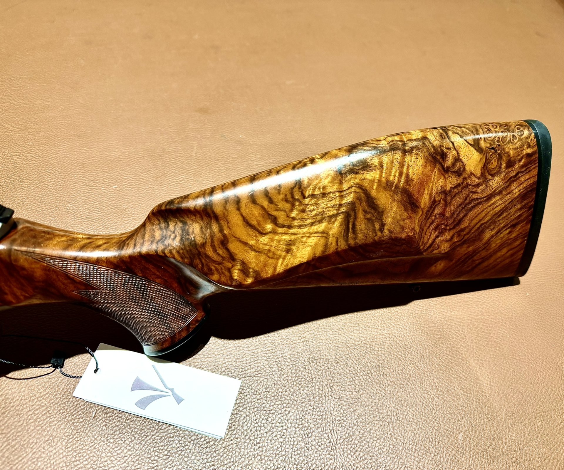 BLASER R93 LUXUS – 7 MM REMINGTON MAGNUM – HOLZKLASSE 9 – SONDERLAUF 50cm-Gravierte Seitenplatten – Bild 2