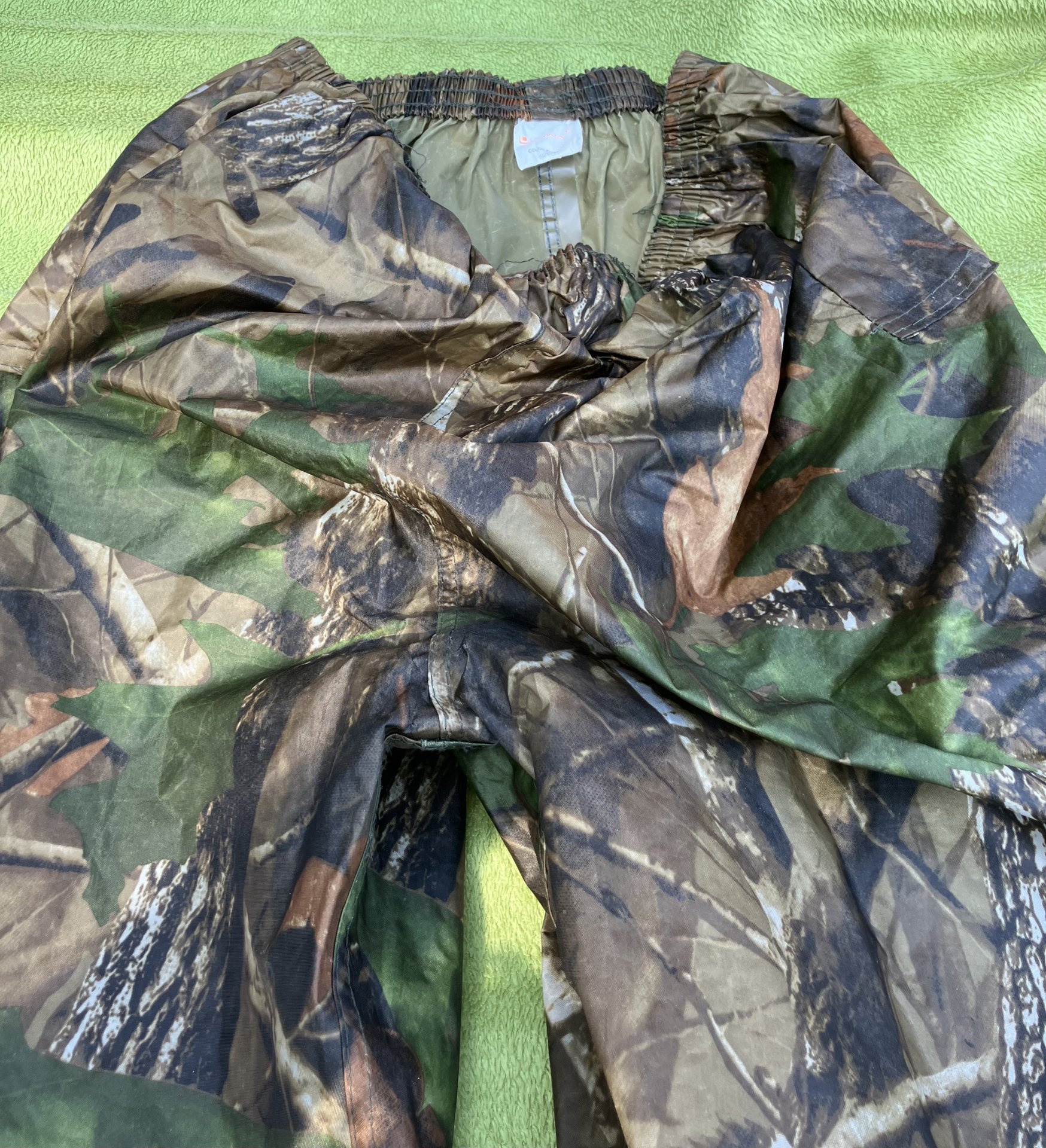 Leichte Regenjacke mit Hosen – Bild 2