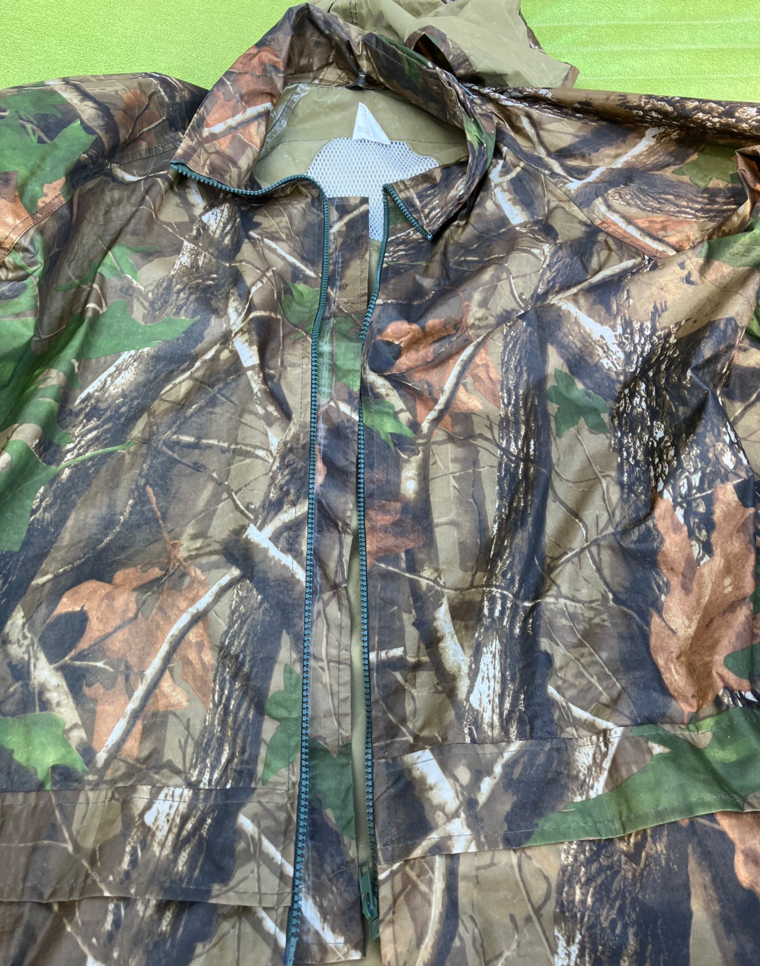 Leichte Regenjacke mit Hosen – Bild 1