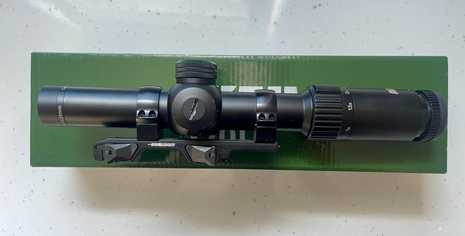 Akah Drückjagdglas 1–4x24 mit Innomount Schnellspannmontage – Blaser Base – Bild 2