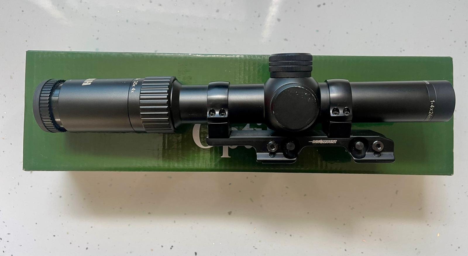Akah Drückjagdglas 1–4x24 mit Innomount Schnellspannmontage – Blaser Base – Bild 1