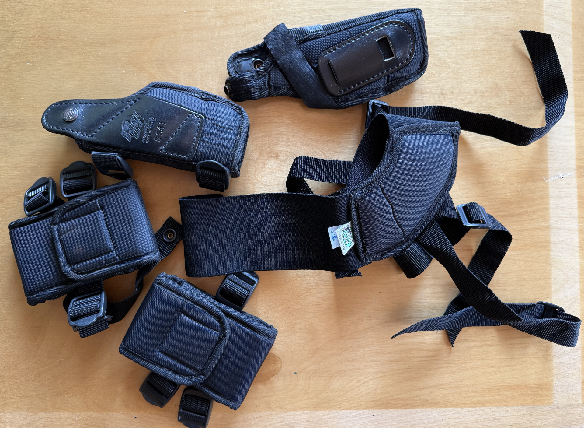 [QB] Konvolut von verschiedenem taktischem Ausrüstungszubehör (zwei Holster warsch. für SIG Pistolen – Bild 1