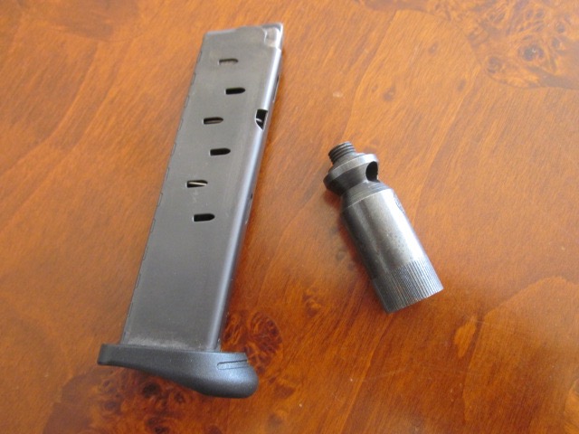 Walther P 22 - Magazin & Becher – Bild 1