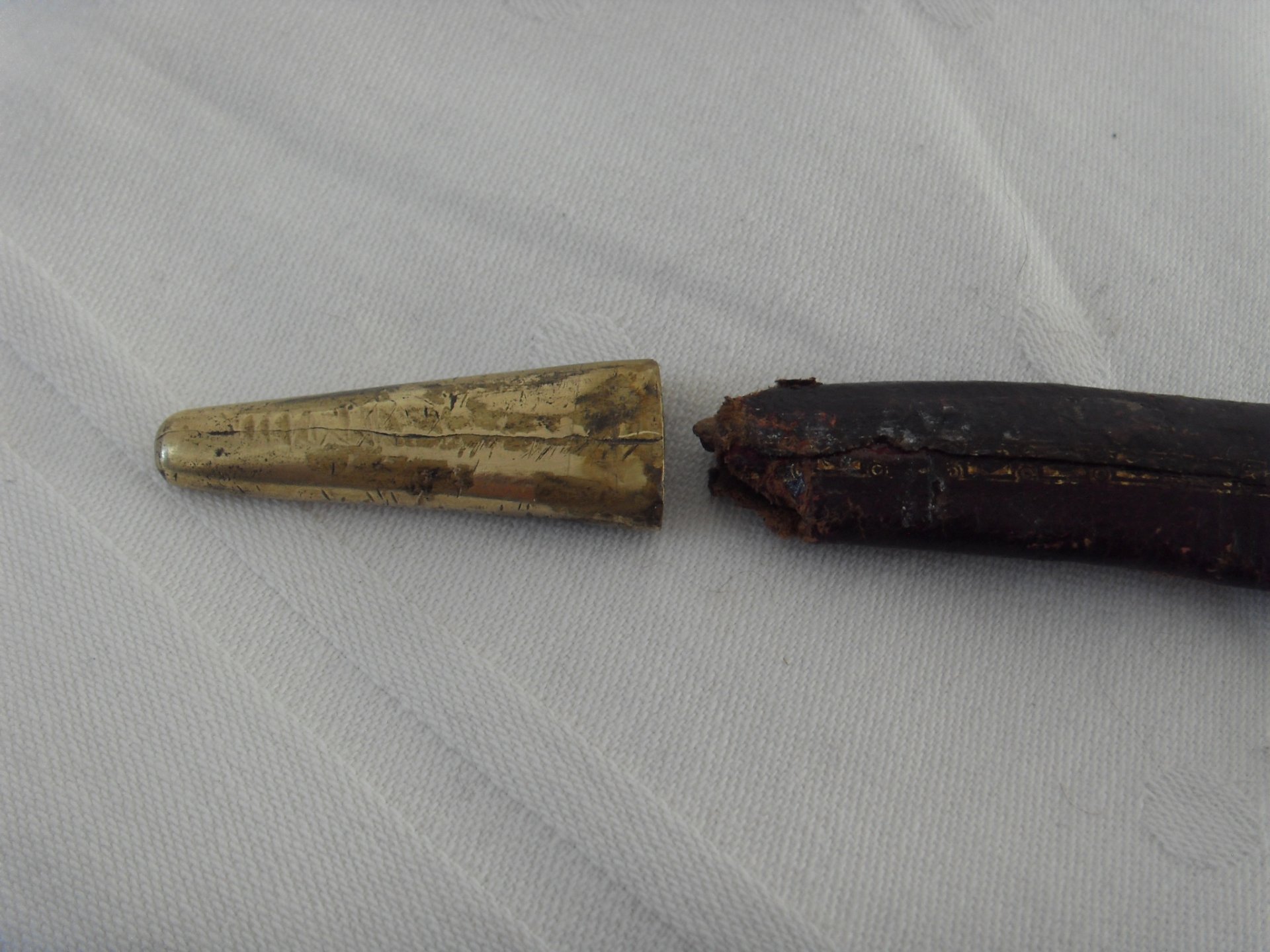 Sehr altes Jagdmesser / Dolch aus Sammlung , Lederscheide Defekt am Ende – Bild 6