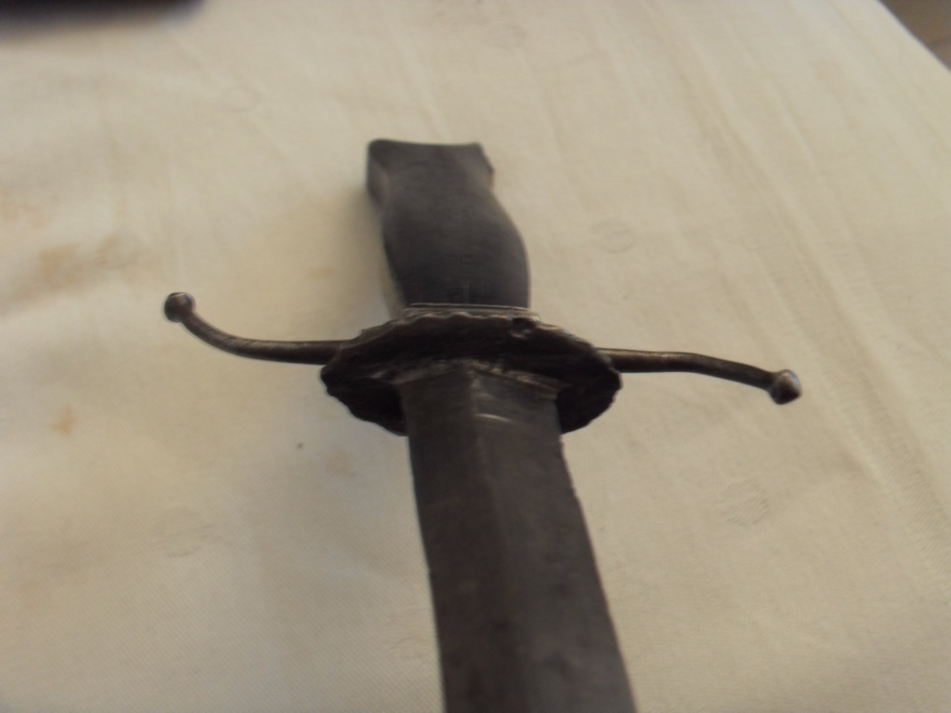 Sehr altes Jagdmesser / Dolch aus Sammlung , Lederscheide Defekt am Ende – Bild 3