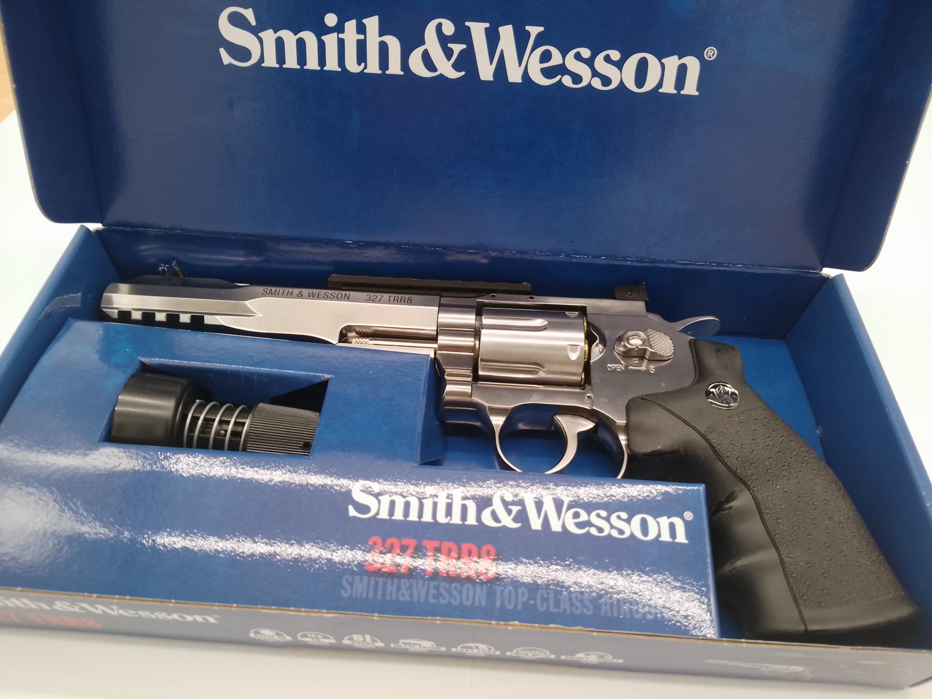 Smith & Wesson 327 TRR8 4,5mm , Chrome Co2 Revolver, Weaverschiene – Bild 5