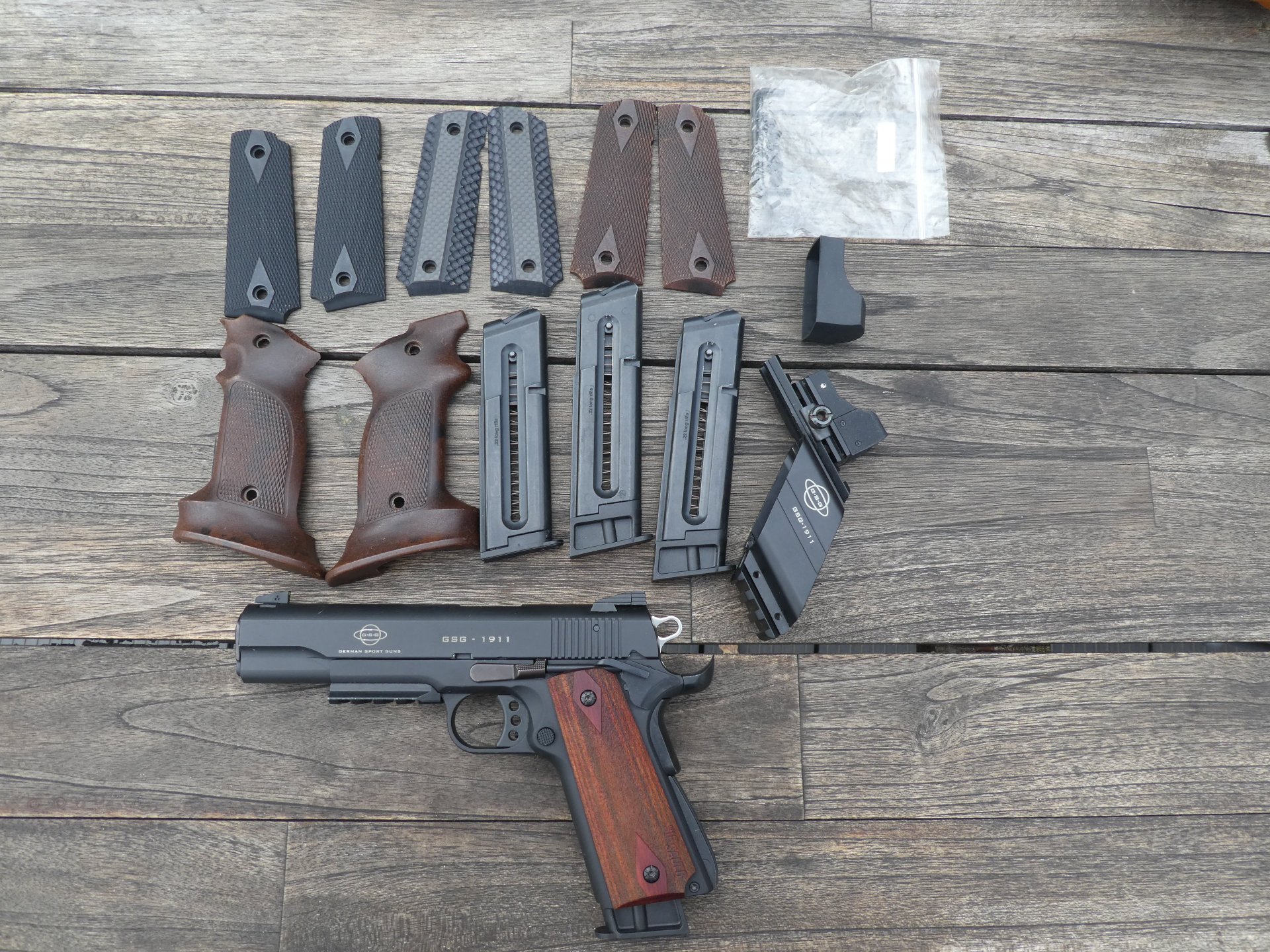 Pistole GSG 1911 mit viel Zubehör, Optik, Griffen usw. Kal .22lr Colt – Bild 1