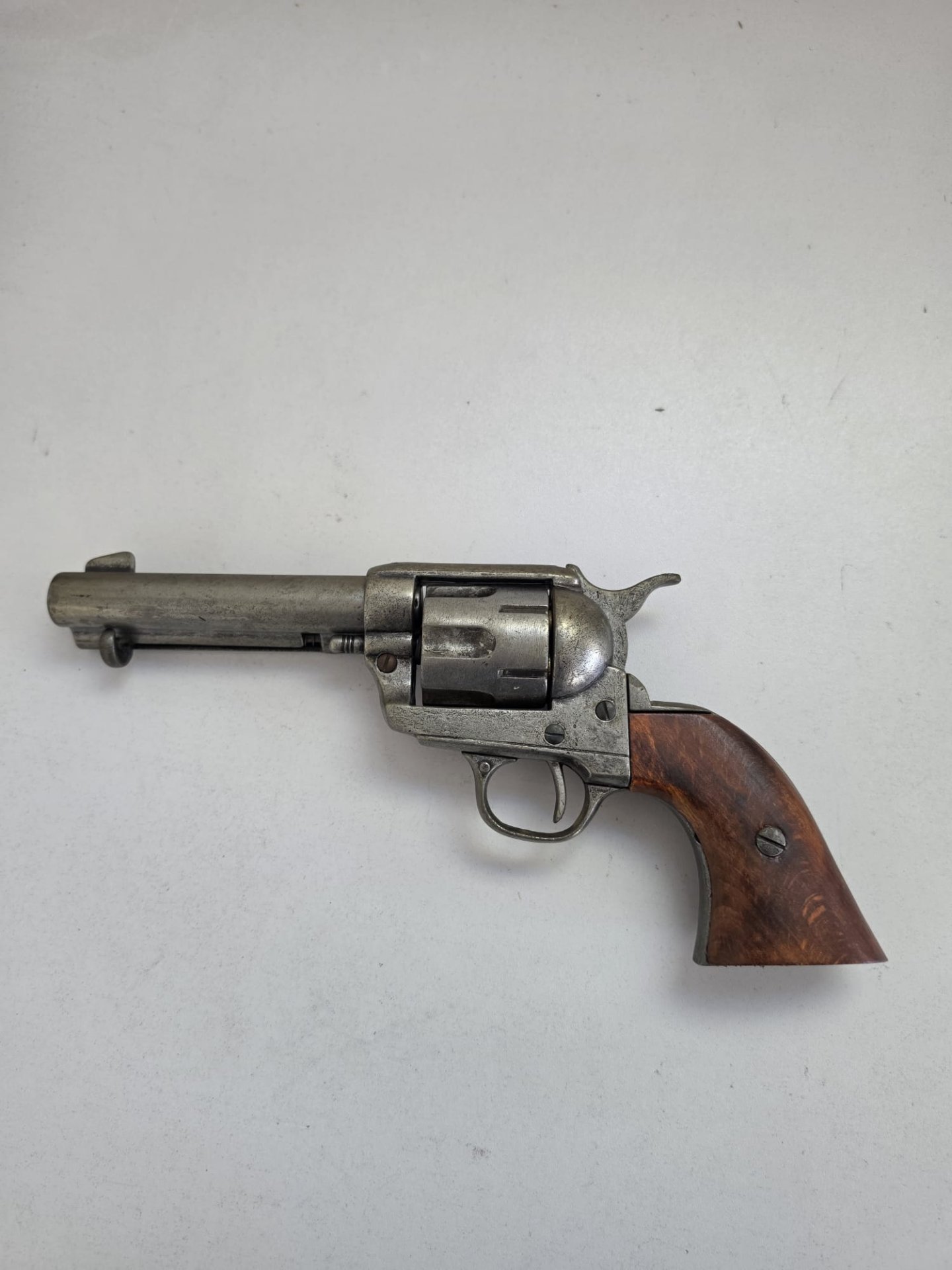 Dekowaffe Colt Single Action Army Peacemaker Replik – Western Revolver mit Deko-Patronen – Bild 2