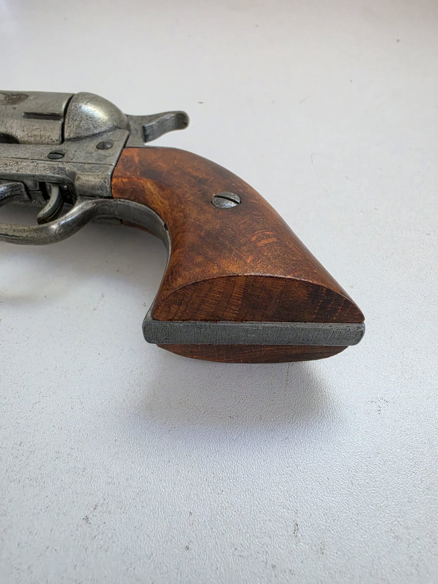 Dekowaffe Colt Single Action Army Peacemaker Replik – Western Revolver mit Deko-Patronen – Bild 6