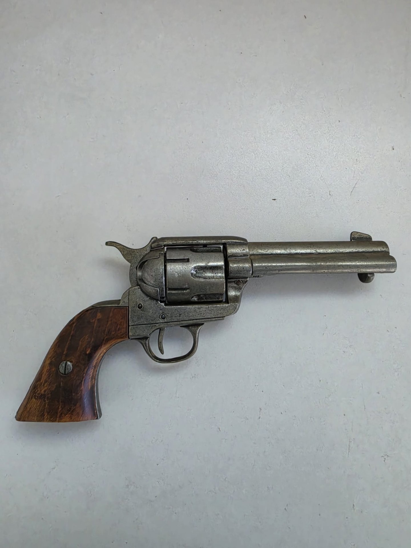 Dekowaffe Colt Single Action Army Peacemaker Replik – Western Revolver mit Deko-Patronen – Bild 3