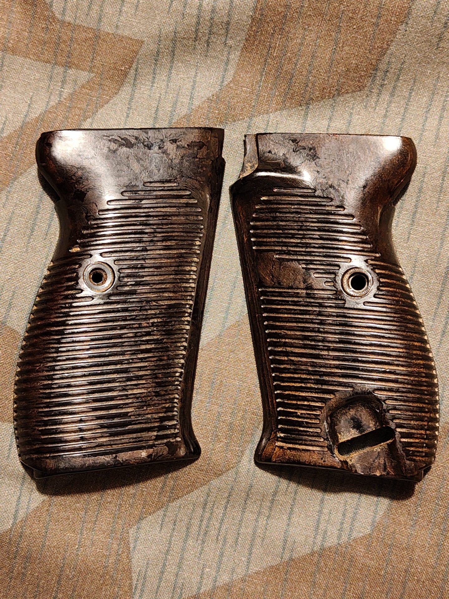 WK2 Griffschalen für Walther P38 WaA 359, Zella-Mehlis – Bild 1