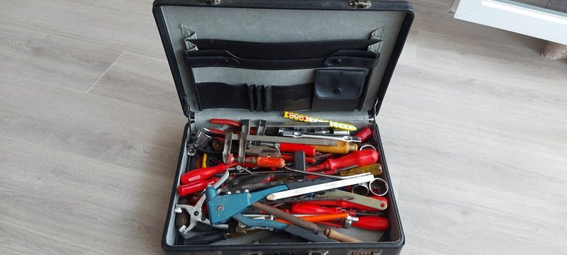 Werkzeug kiste mit Werkzeug – Bild 1