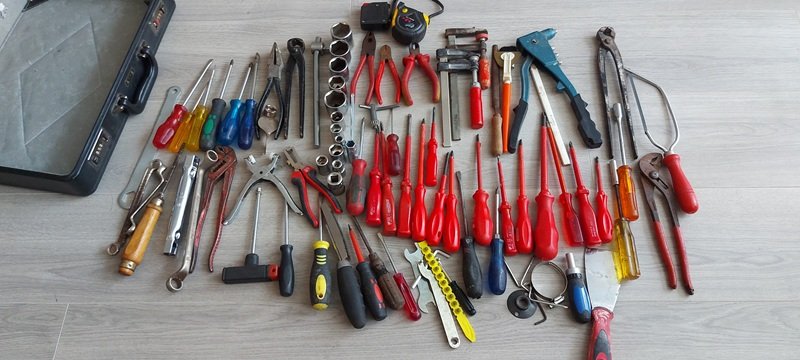 Werkzeug kiste mit Werkzeug – Bild 2