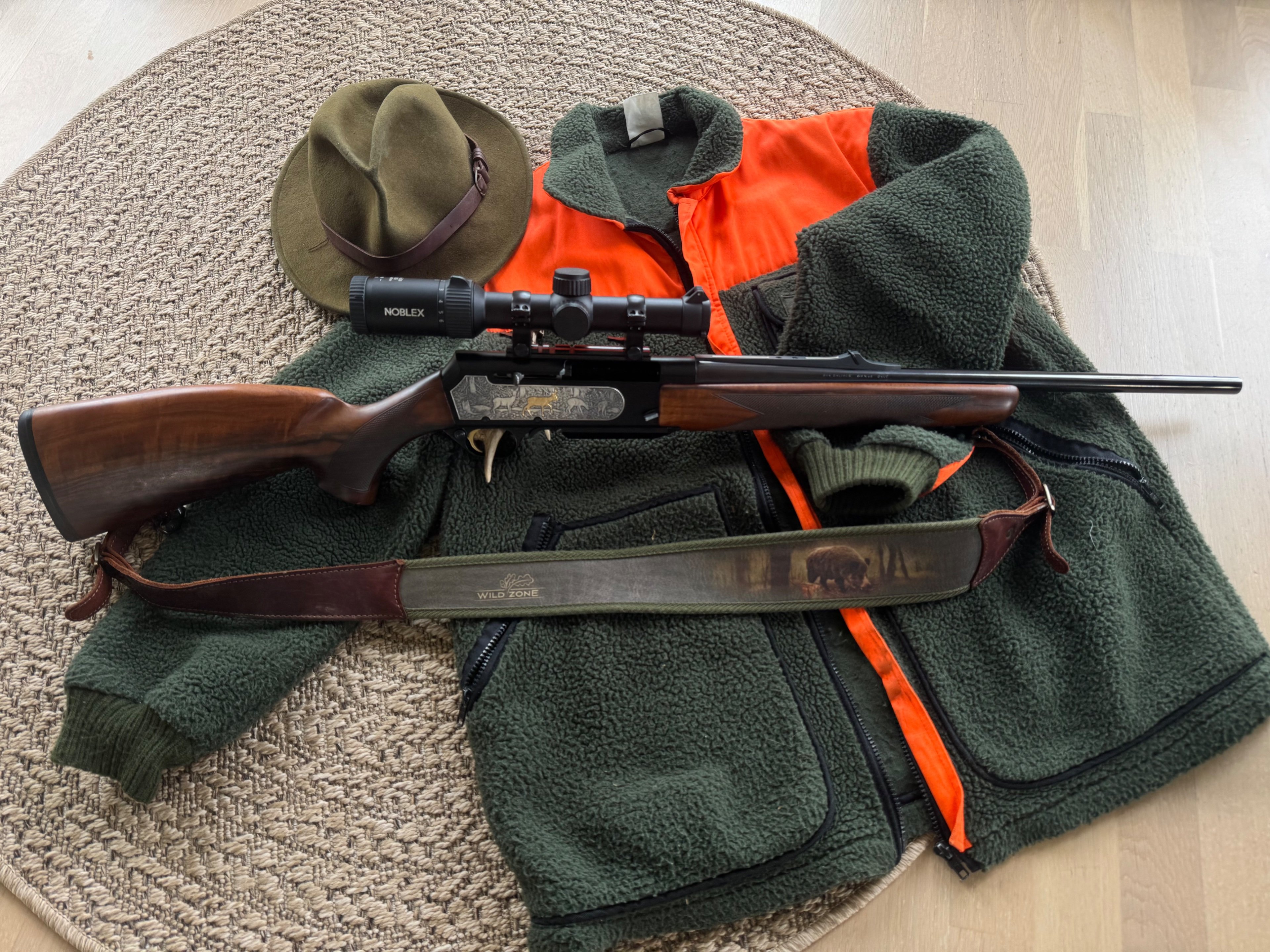 Browning BAR Mark II 9,3x62 – Drückjagd – R. CAPECE Gravur – vergoldete Wildmotive – Bild 1