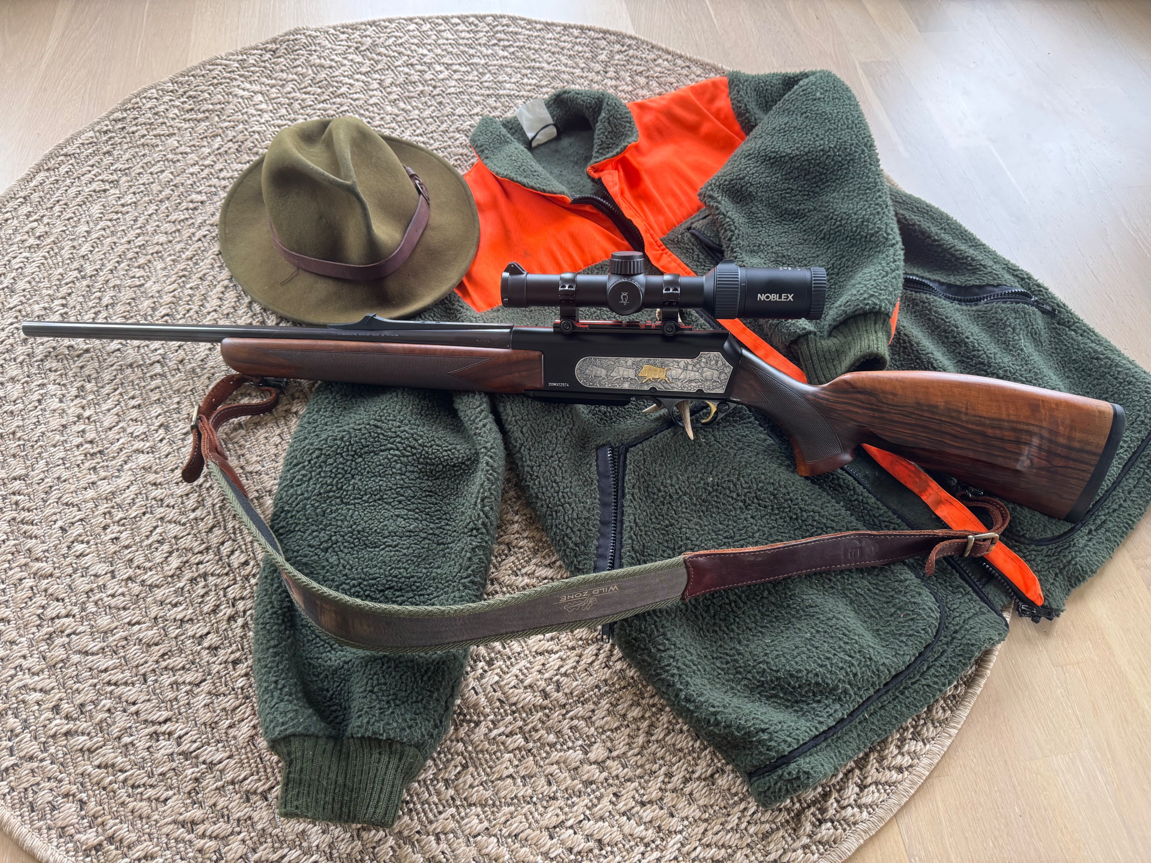 Browning BAR Mark II 9,3x62 – Drückjagd – R. CAPECE Gravur – vergoldete Wildmotive – Bild 2