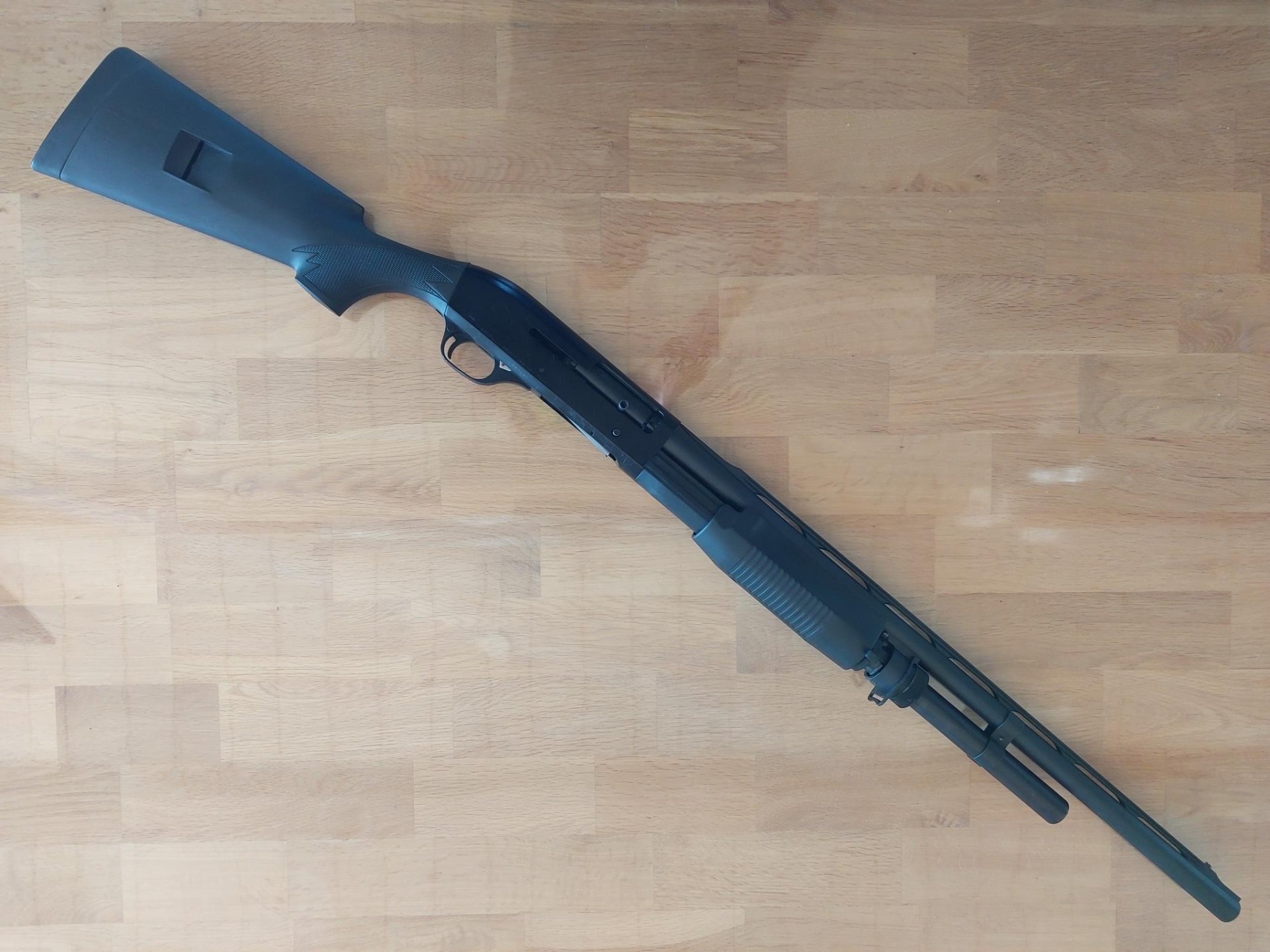 Benelli Flinte Vorderschaftrepetierer M3 Super 90 12/76 – Bild 1