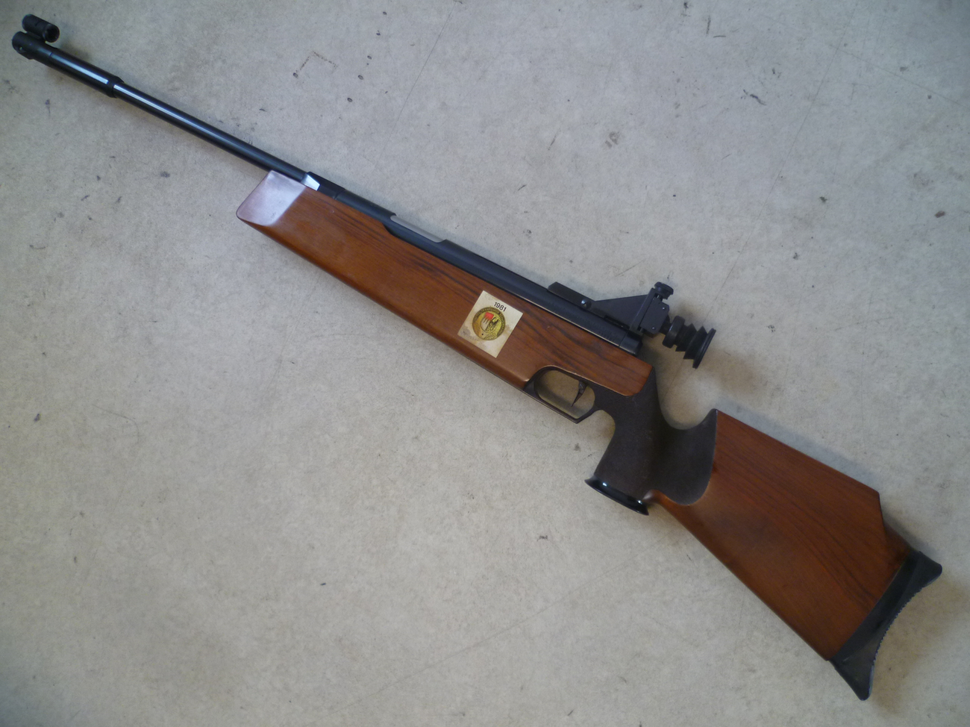 Match-Luftgewehr Feinwerkbau Modell 300 S links – Bild 1