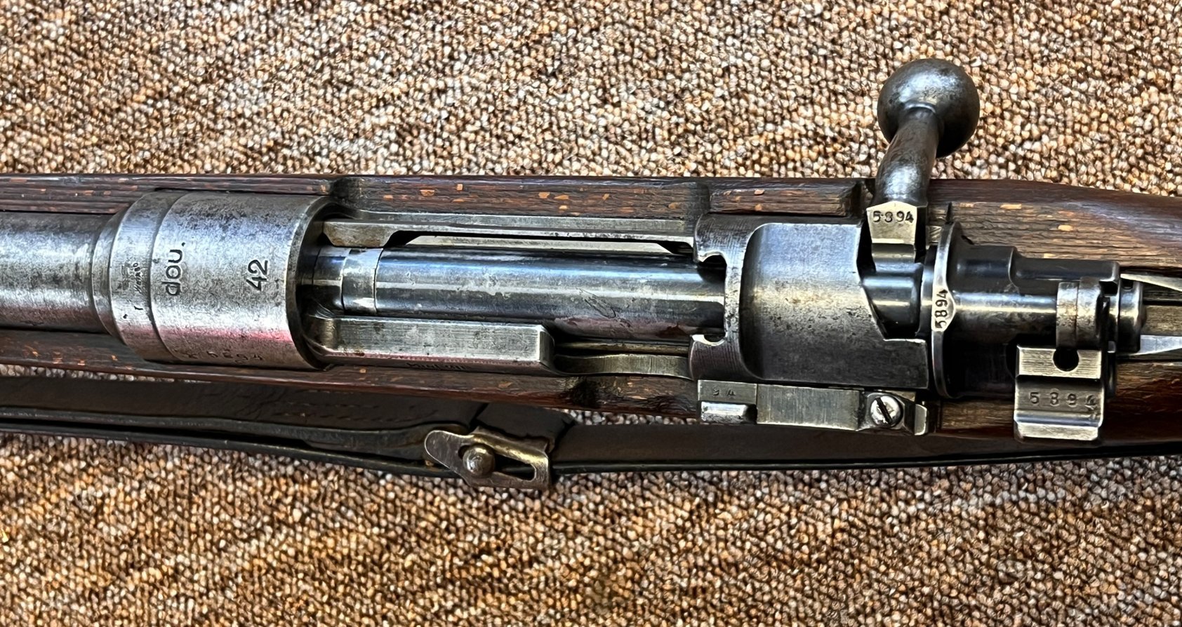 gebrauchte Repetierbüchse K 98, Hersteller dou. 42, nummerngleich ohne Neubeschuß. Top – Bild 2