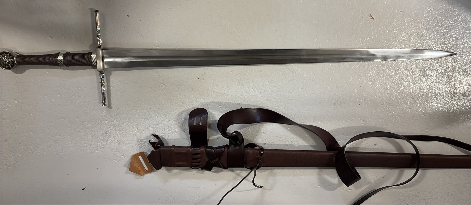 Witcher Stahlschwert Geralt von Riva – handgeschmiedet – 126 cm – Karbonstahl – Limited Edition 500 – Bild 1