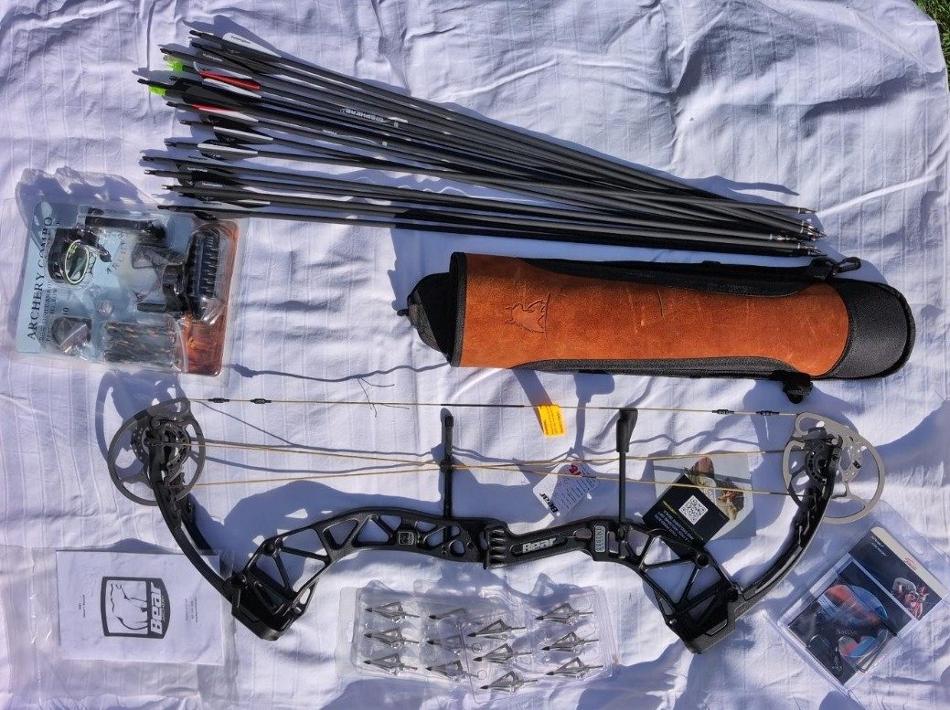 Bear Archery Inception Compoundbogen RH 55–70 lbs Shadow – Legend Series, unbenutzt und viel Zubehör – Bild 1