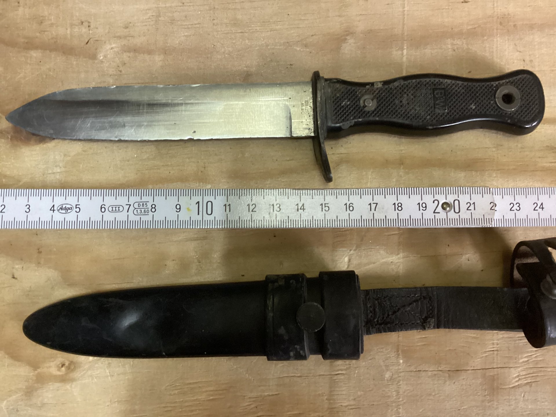 Altes Bundeswehr Kampfmesser, Griff schwarz, – Bild 1