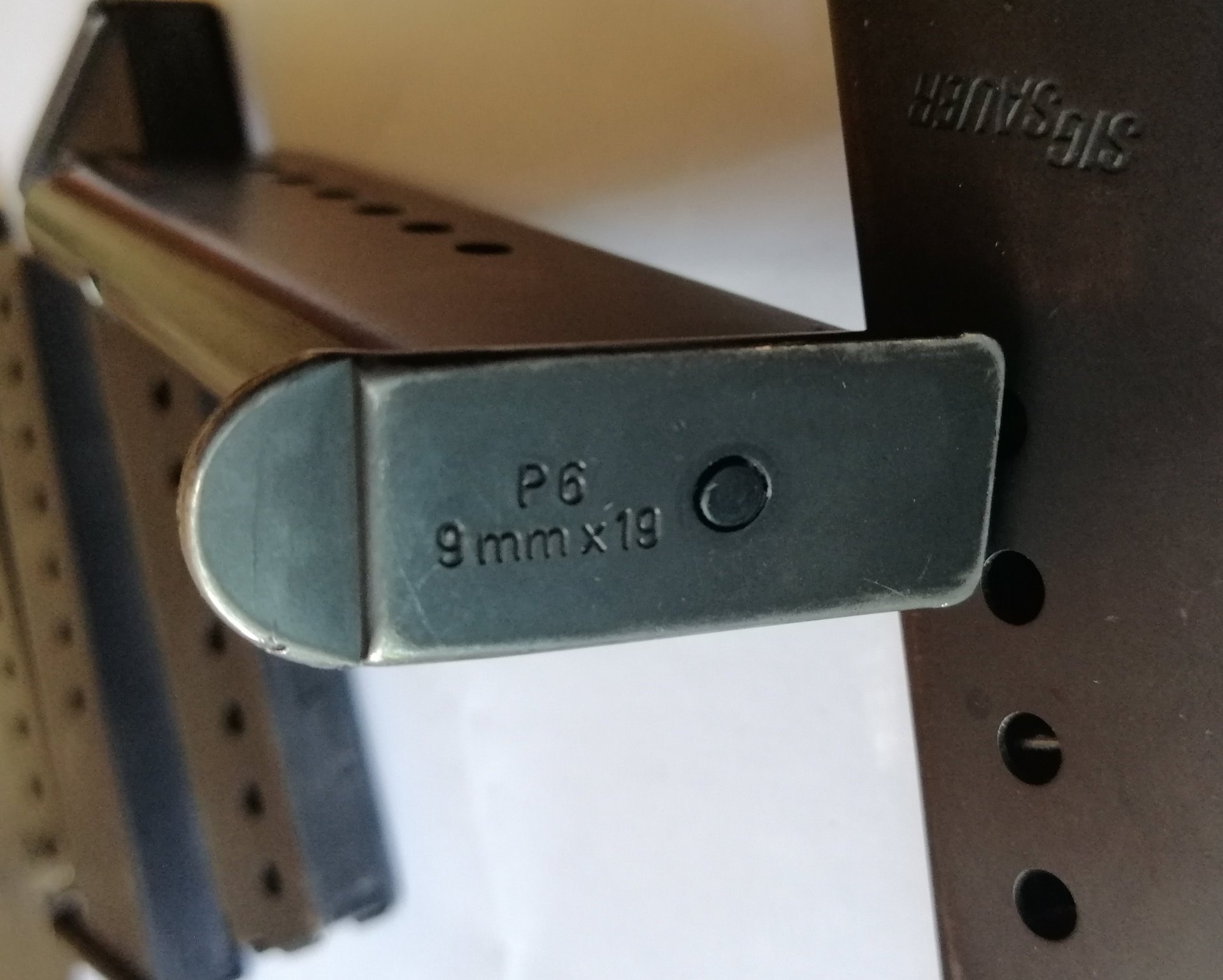 5x Magazin P6/P225, SigSauer – Bild 4