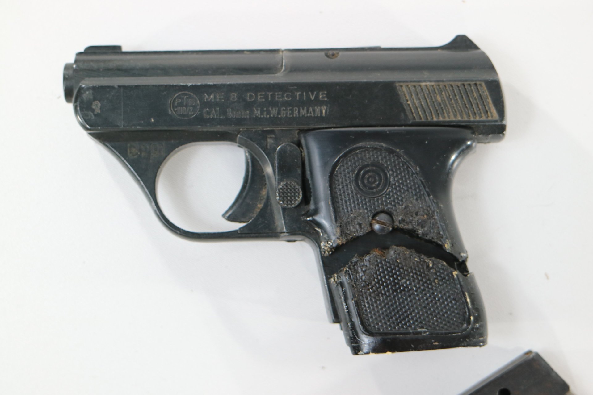 ME 8 Detective Schreckschusspistole 8mm PTB 100/2 mit 2 Magazinen – Bild 5