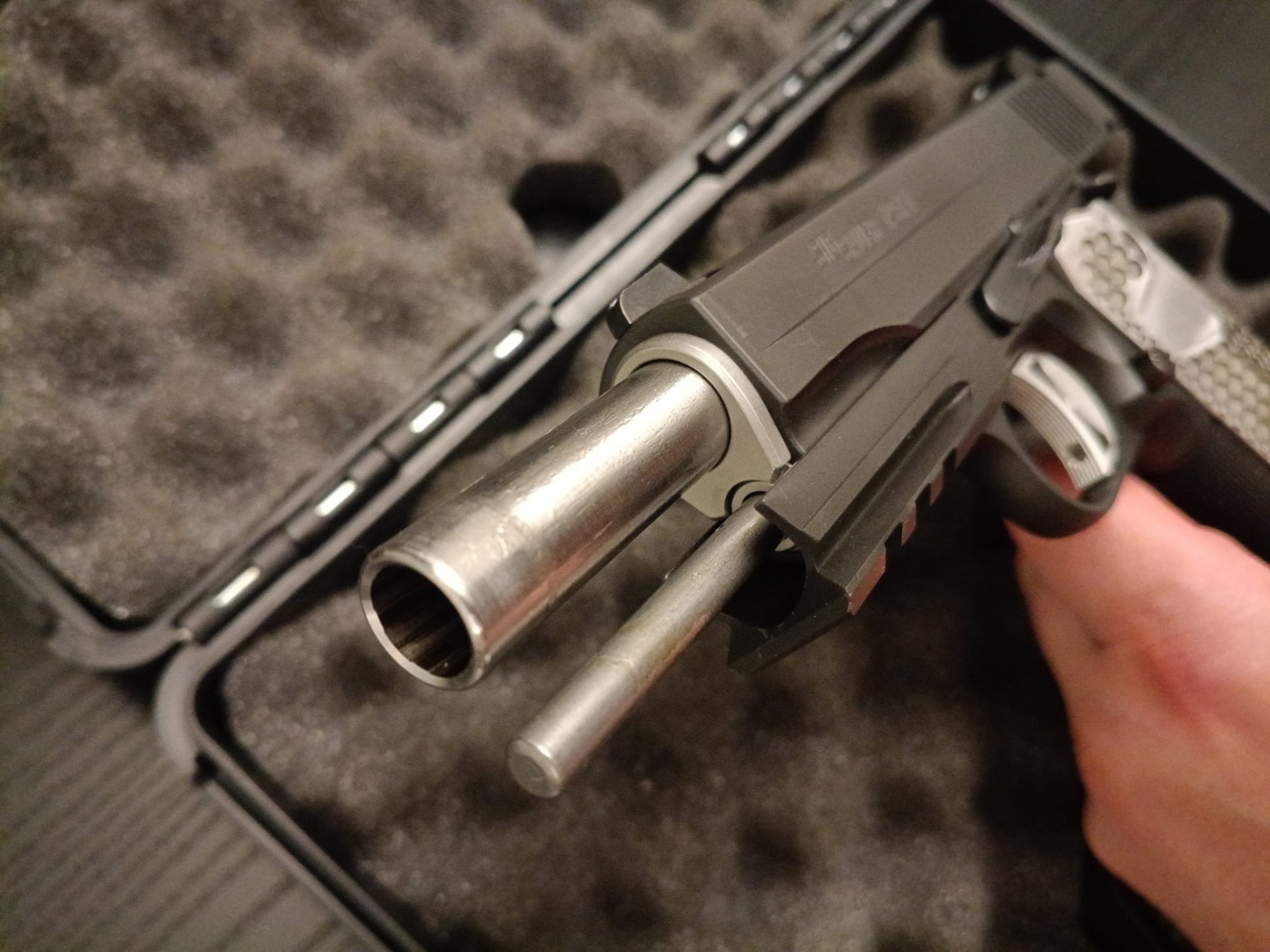 DAS MEISTERWERK - Sig Sauer 1911 .45ACP mit Wilson Combat GR u. Monarch Grips, 5 Magazine + Teileset – Bild 4