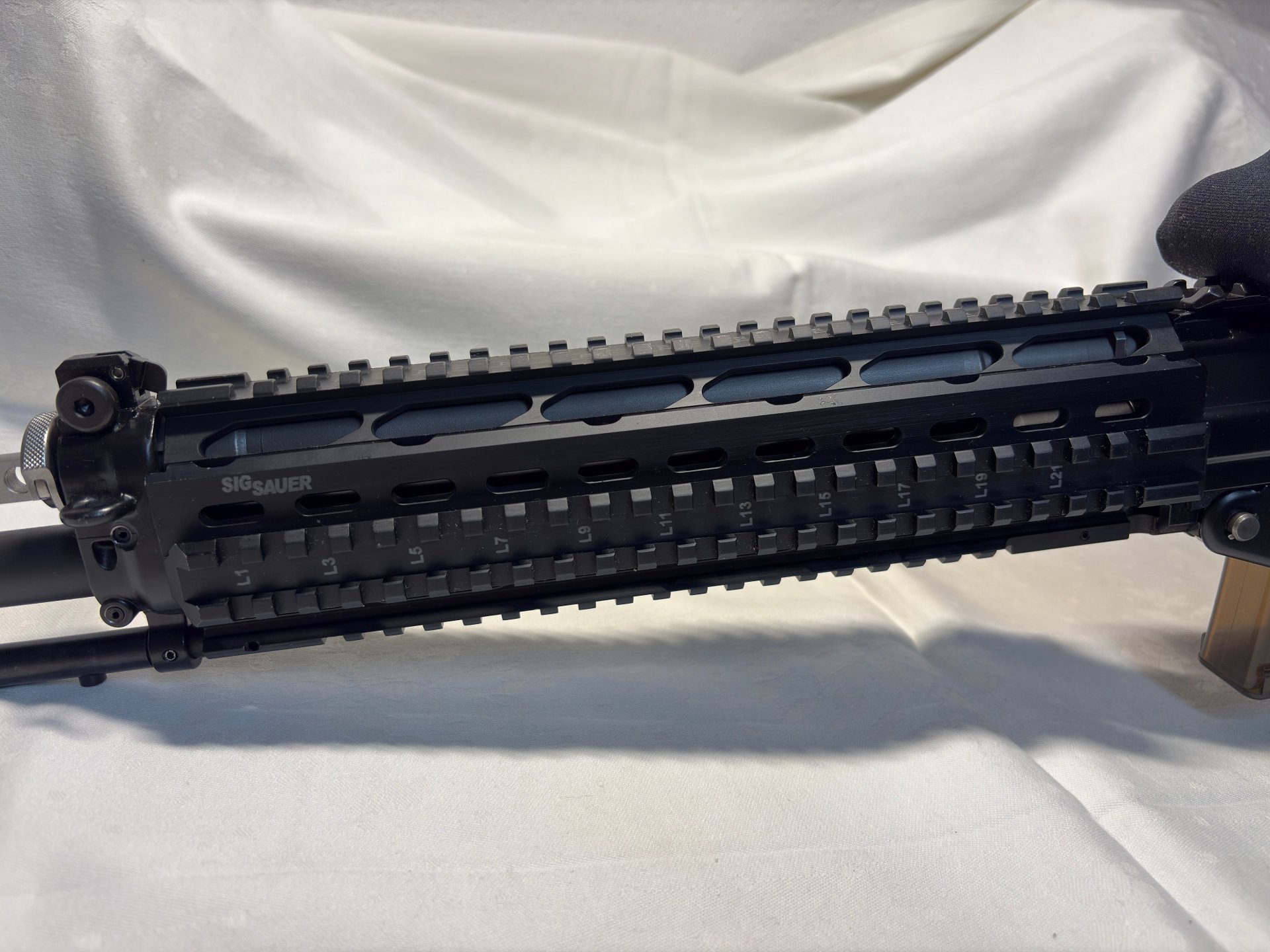 Taktischer Handschutz SIG551 Quadrail Picatinny – Bild 2