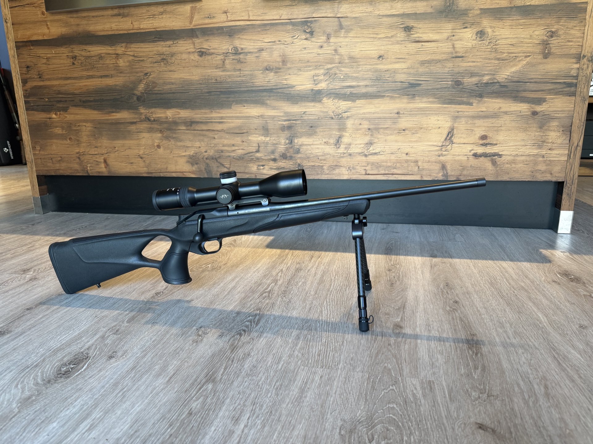Blaser R8 Professional Success Leder Kal.: 8,5x55; Sattelmontage und B2 3-18x50 iC ZF und Zweibein – Bild 1