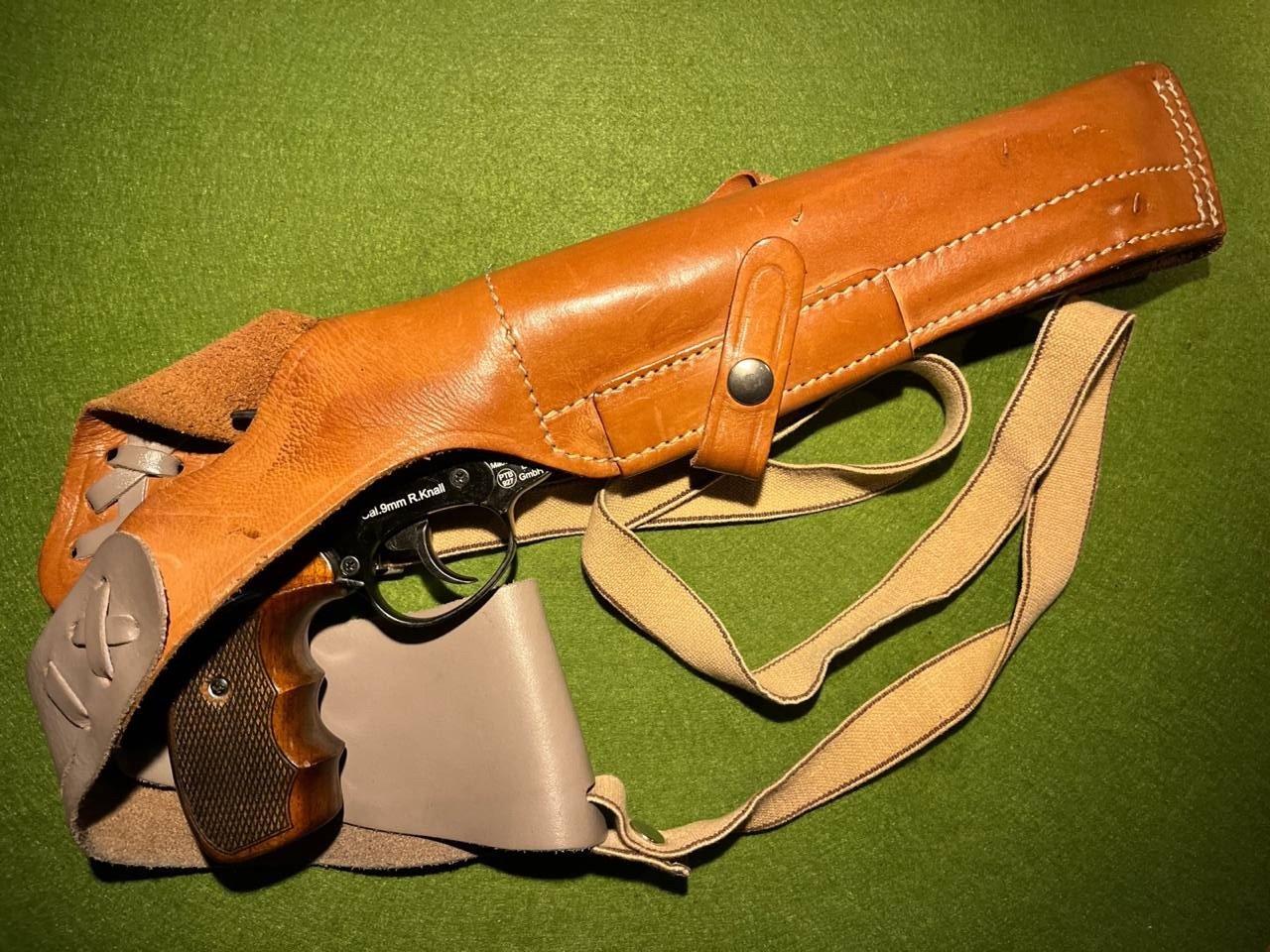 WEAPON COMBAT SCHULTERHOLSTER PISTOLEN UND GROßREVOLVER BIS 6,0 ZOLL – Bild 1