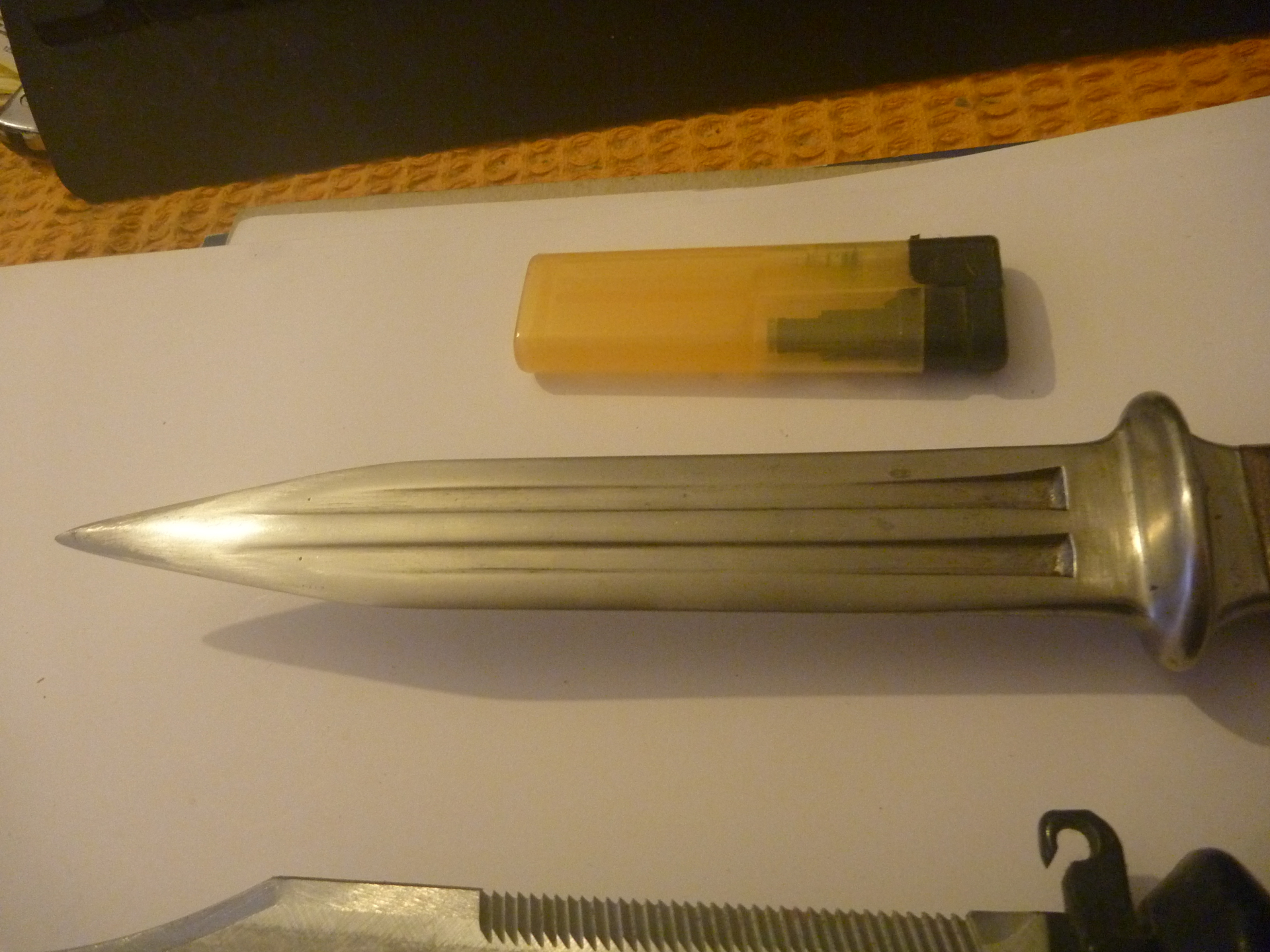Bajonett AK 47 und ein unbekannter Dolch ohne Scheide – Bild 5