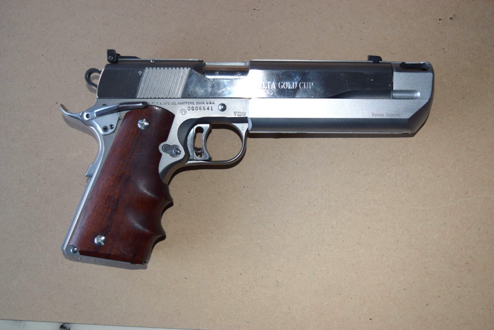 COLT DELTA GOLD CUP 10 mm AUTO Selten – Bild 2