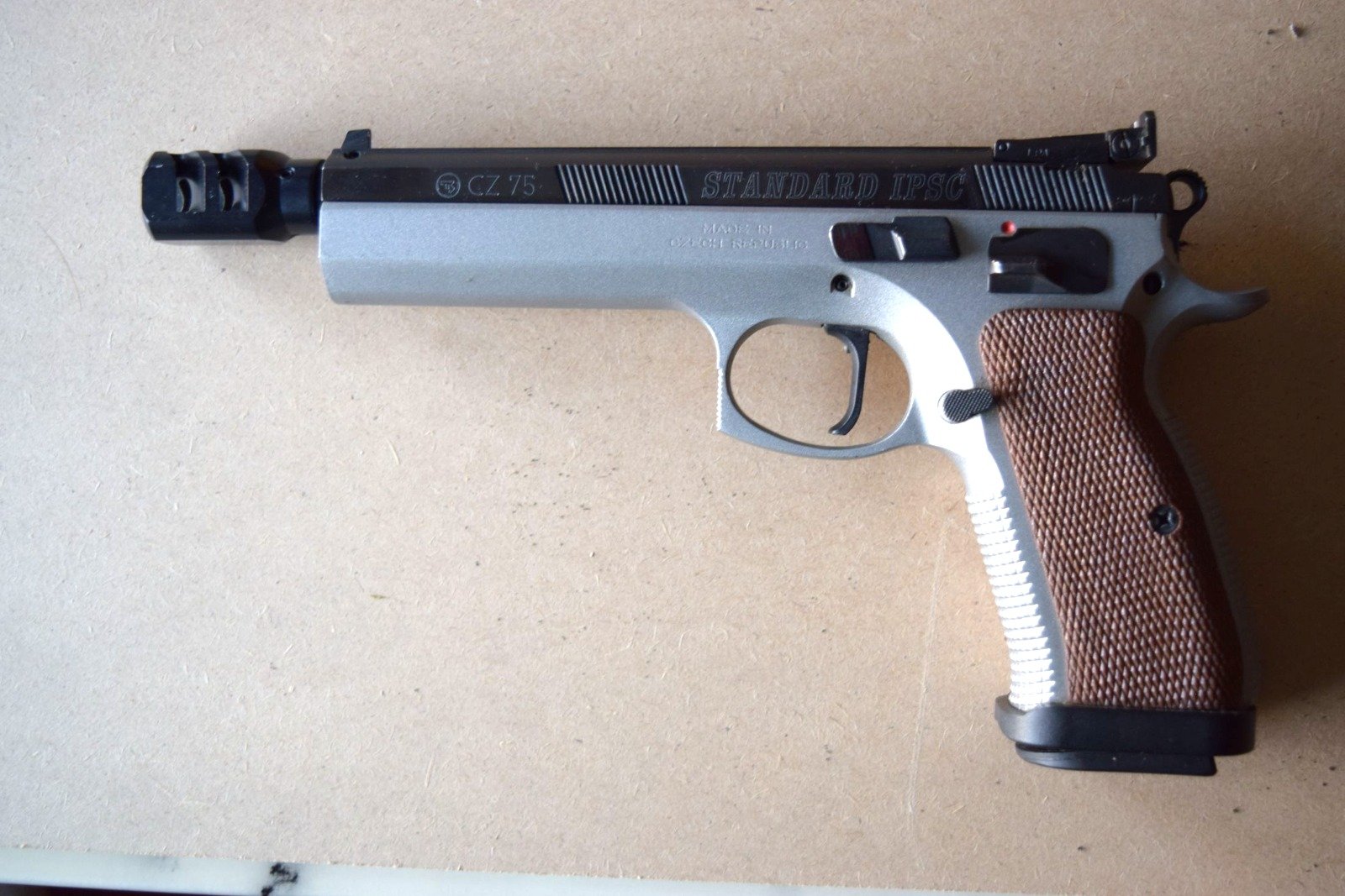 CZ 75 STANDARD IPSC 40 S&W mit Wechselläufen – Bild 3