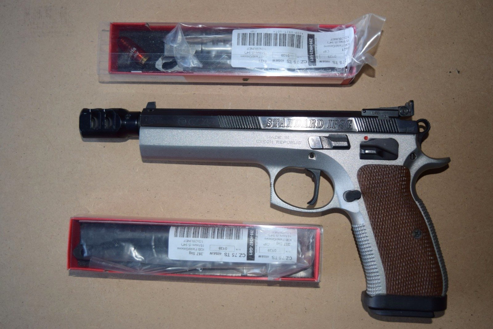 CZ 75 STANDARD IPSC 40 S&W mit Wechselläufen – Bild 1