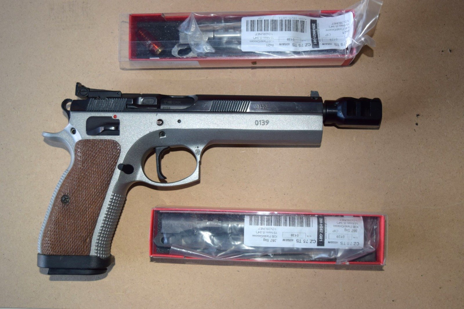 CZ 75 STANDARD IPSC 40 S&W mit Wechselläufen – Bild 2