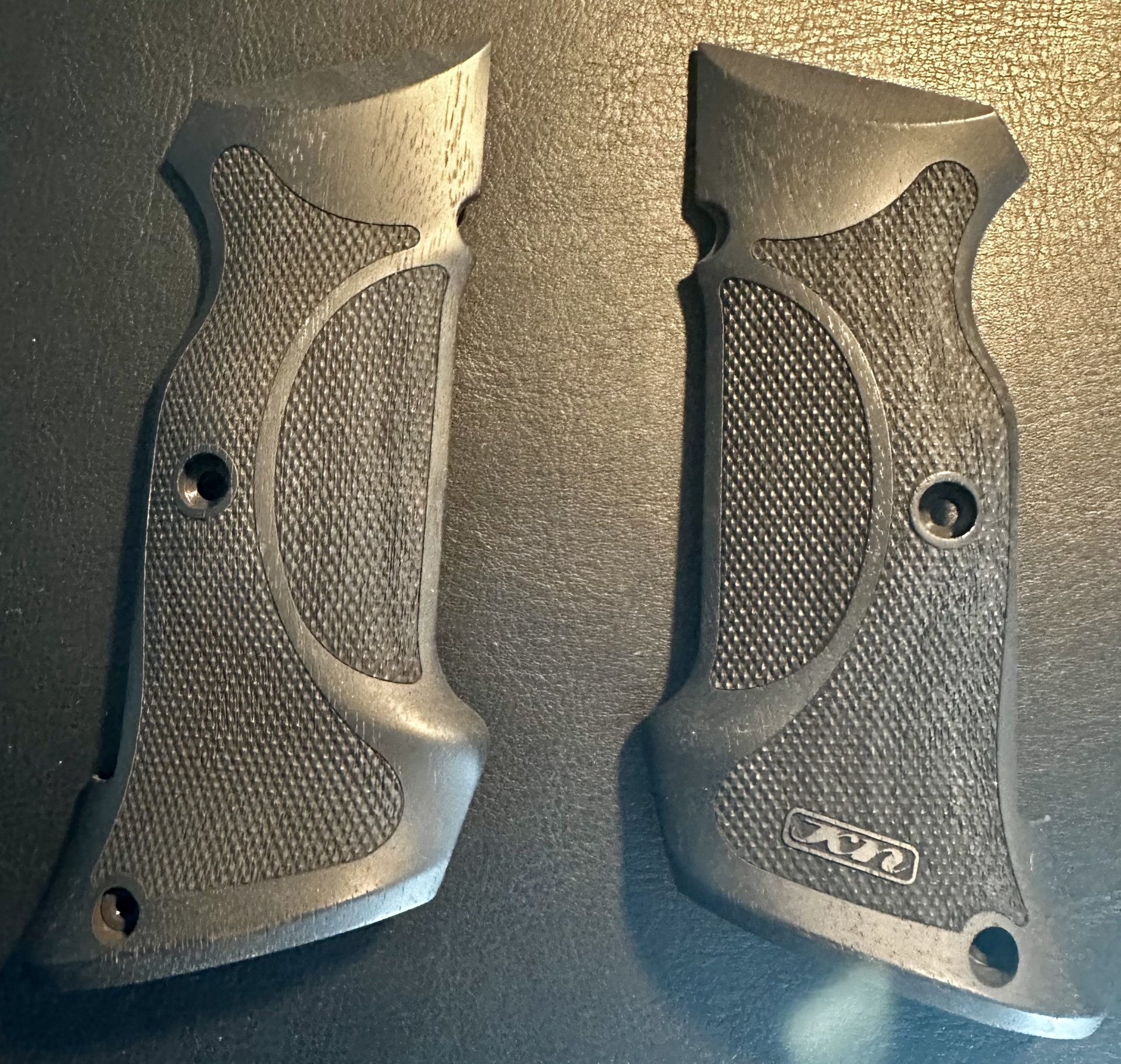 KMR Nill Master II Griffschalen schwarz – W-Rahmen / Cuda / Umbra – neuwertig – Bild 2