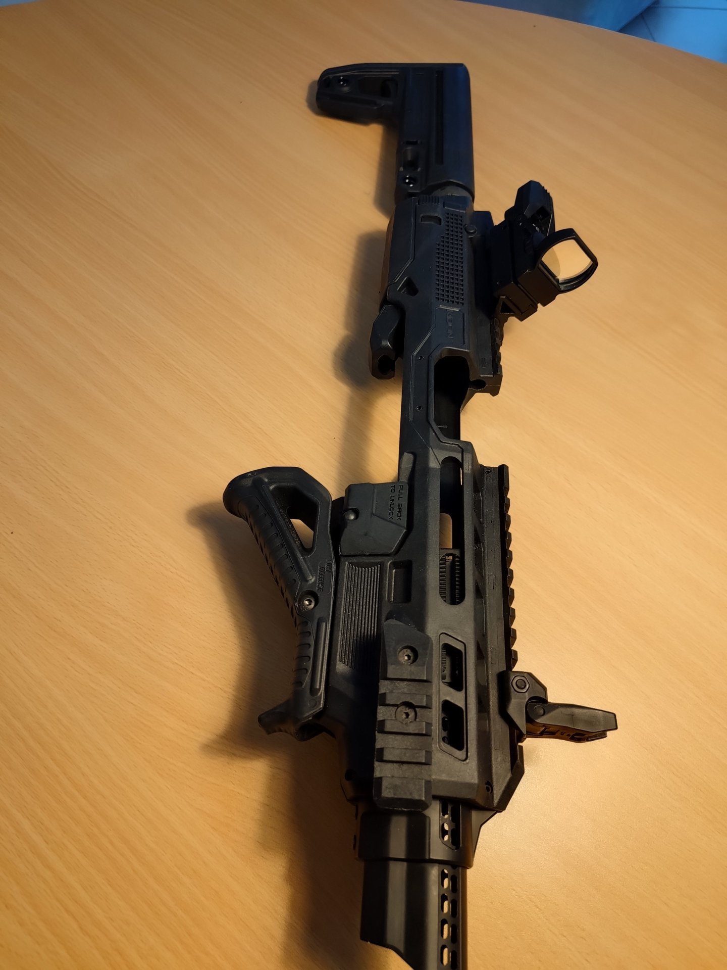 IMI Kidon Anschlagschaft Shadow2 mit AOMEKIE Red Dot – Bild 2