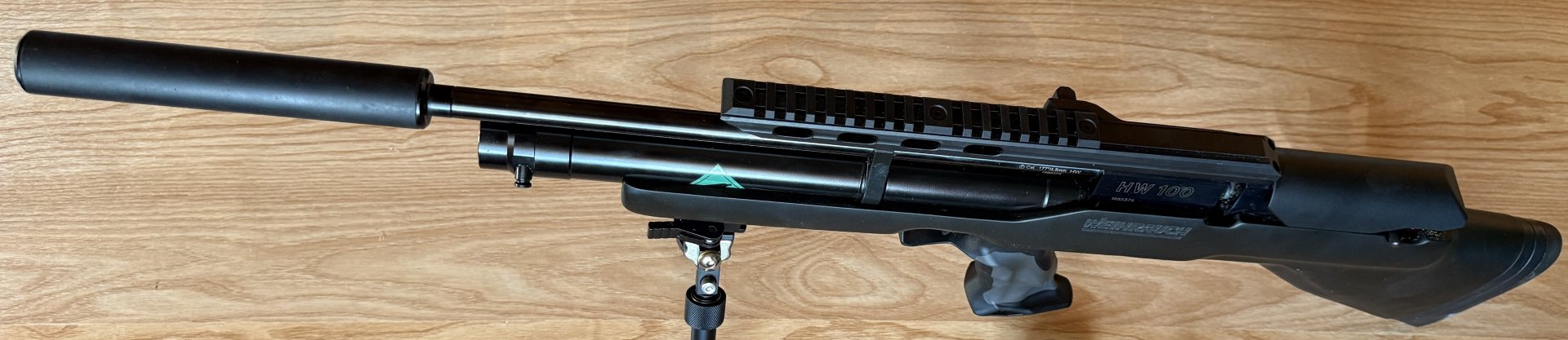 Weihrauch HW 100 BP Pressluftgewehr mit Schalldämpfer u. Zweibein, Kal. 4,5mm Diabolo, ist in Ordnun – Bild 1