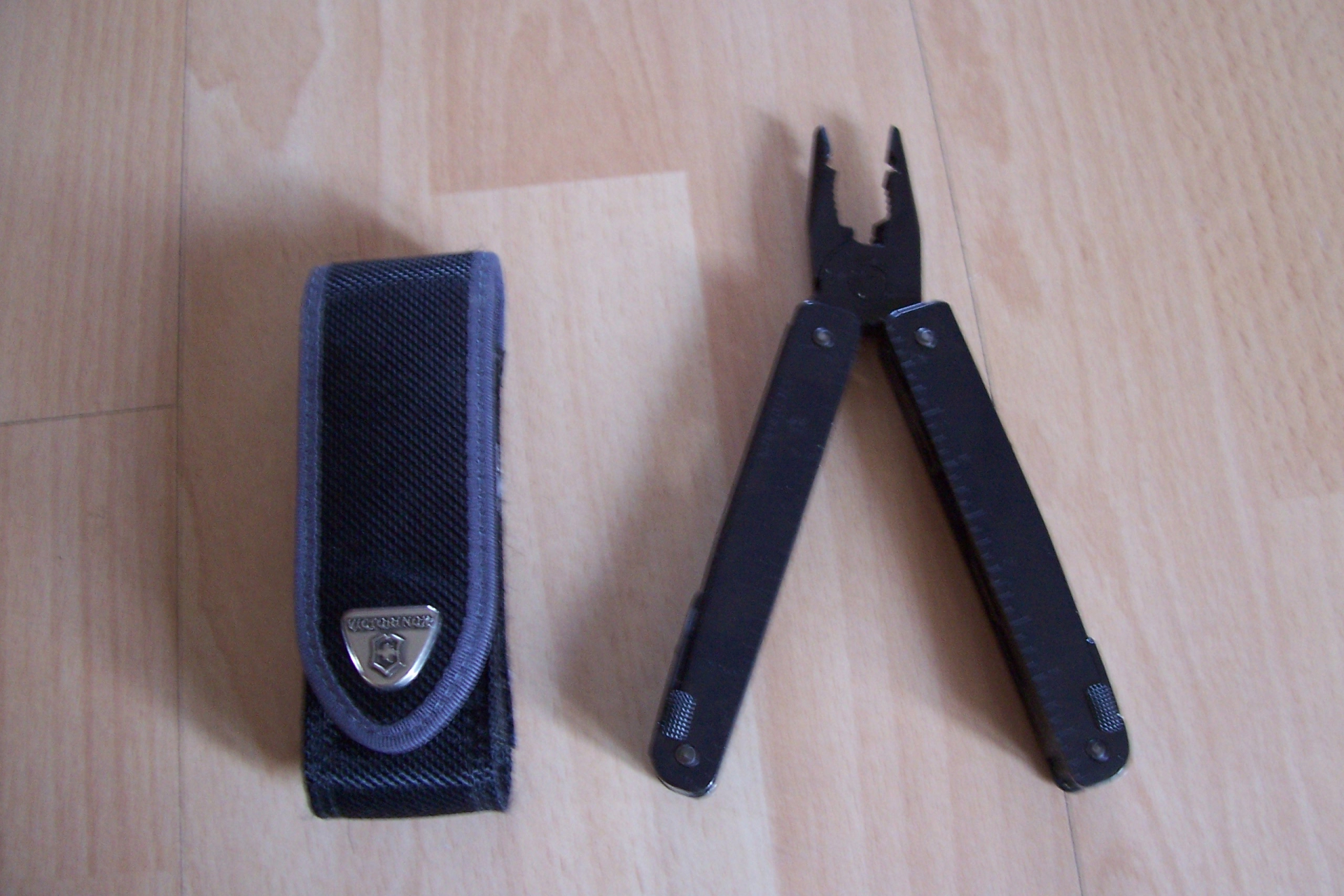 Victorinox, Multifunktionswerkzeug, Swiss Tool BS, schwarz 27 Funktionen, – Bild 1