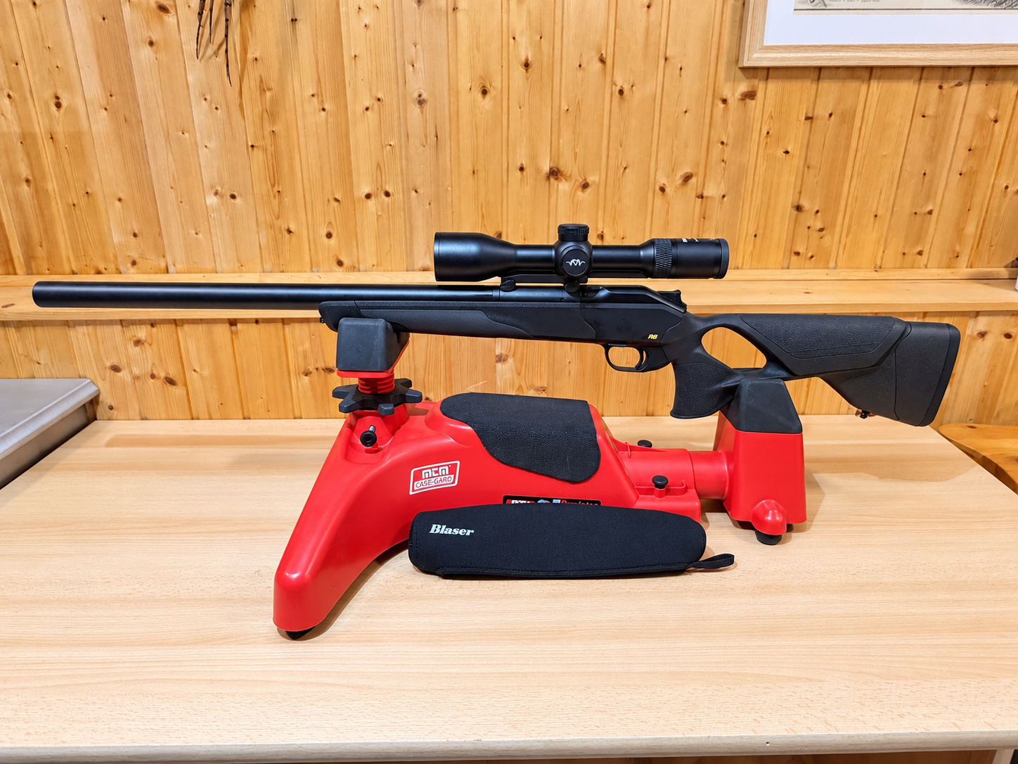 Blaser R8 Ultimate Silence .308 Win. mit Blaser B2 2-12x50 ic – Bild 2