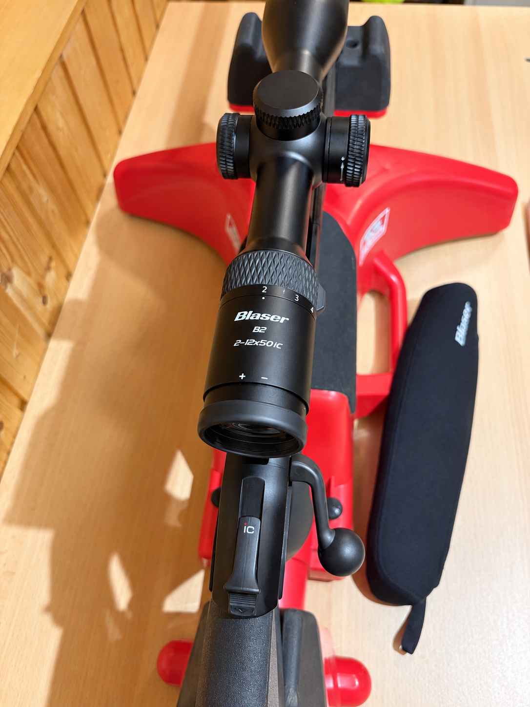 Blaser R8 Ultimate Silence .308 Win. mit Blaser B2 2-12x50 ic – Bild 3