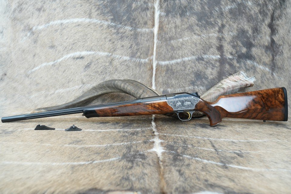 Blaser R8 Baronesse Holzkl. 8 Superfinish Kal. .30-06 spring. kanneliert semi von WAFFEN FLÜHR – Bild 1